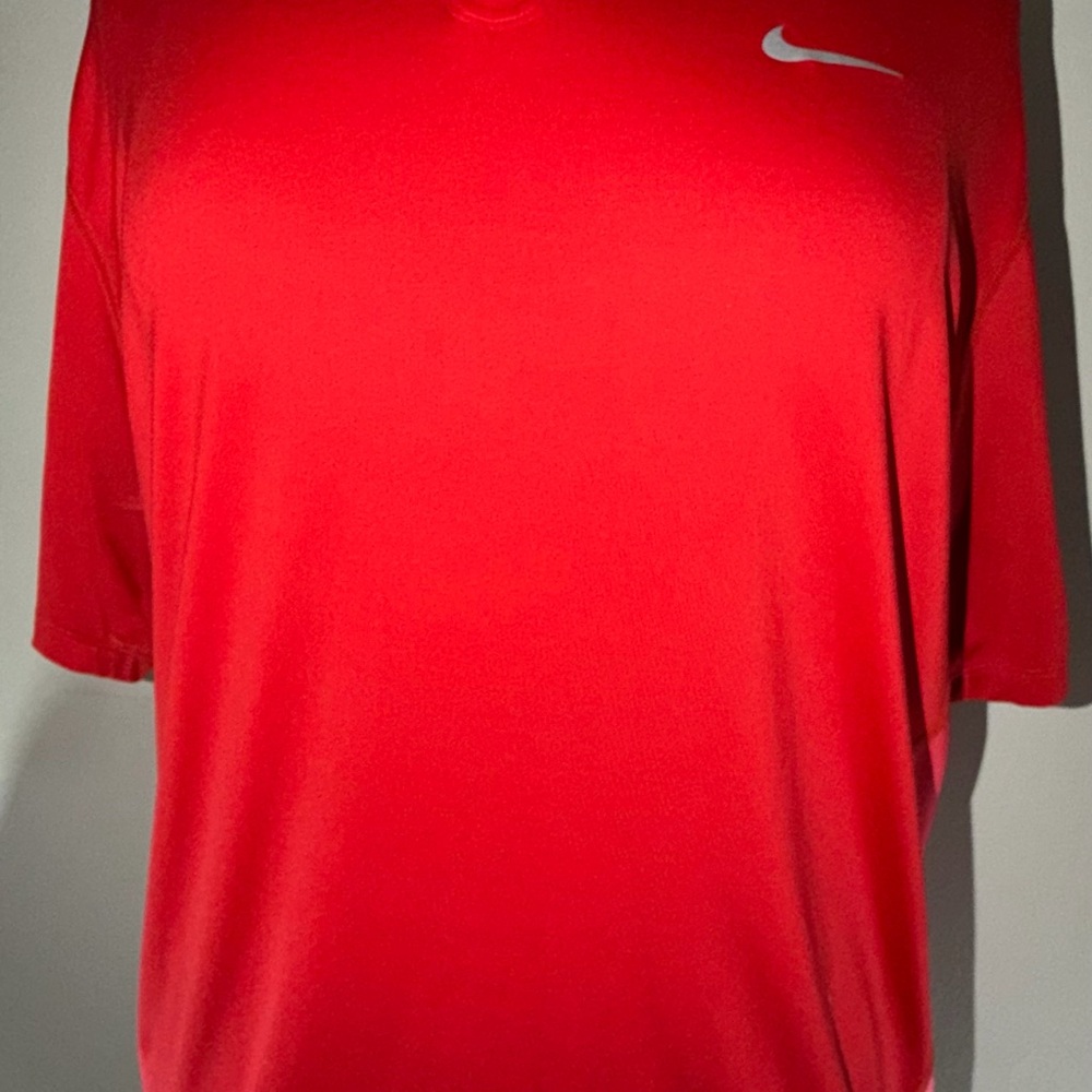 Nike Tiger Woods collection Men's Bright Red to pink fade Short Sleeve Tee